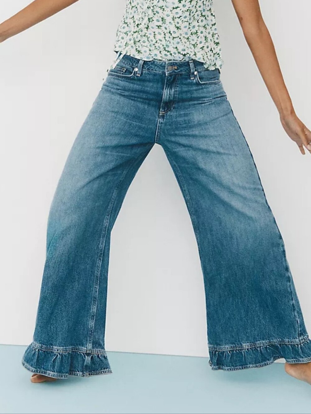 Pilcro By Anthropologie Ruffle Bottom Jeans *NWOT *32